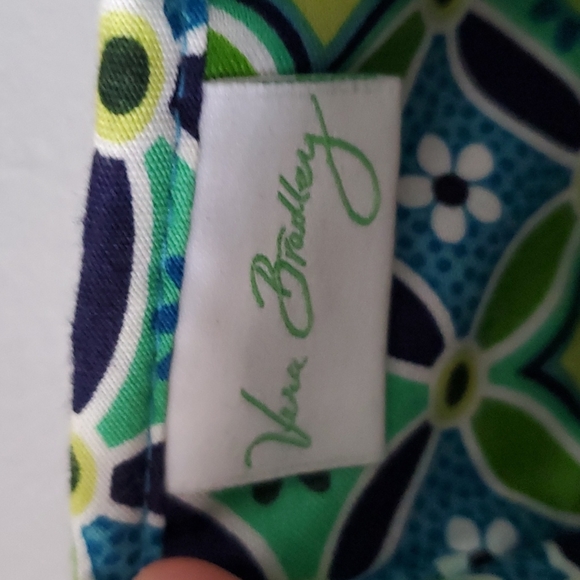 Vera Bradley Retired Daisy Daisy Quilted Floral Trifold Wallet - Picture 6 of 9